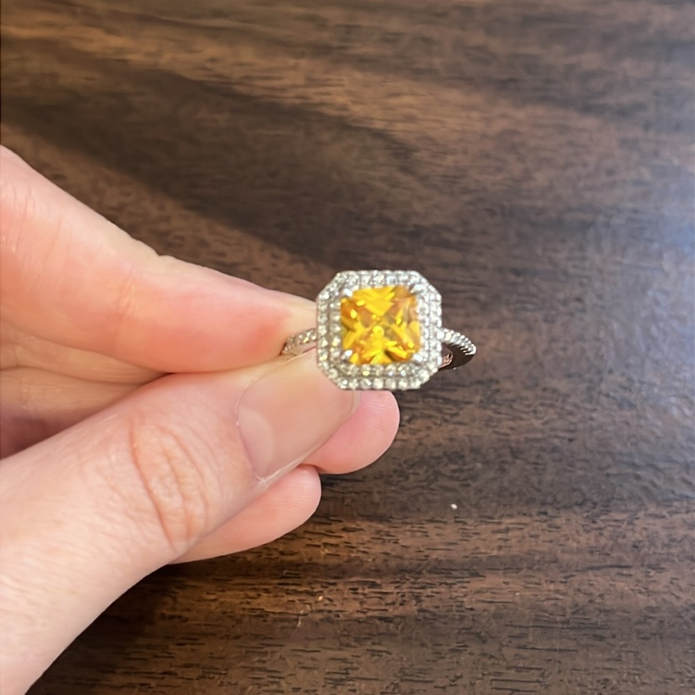 Yellow cubic zirconia ring - Picture 3 of 5